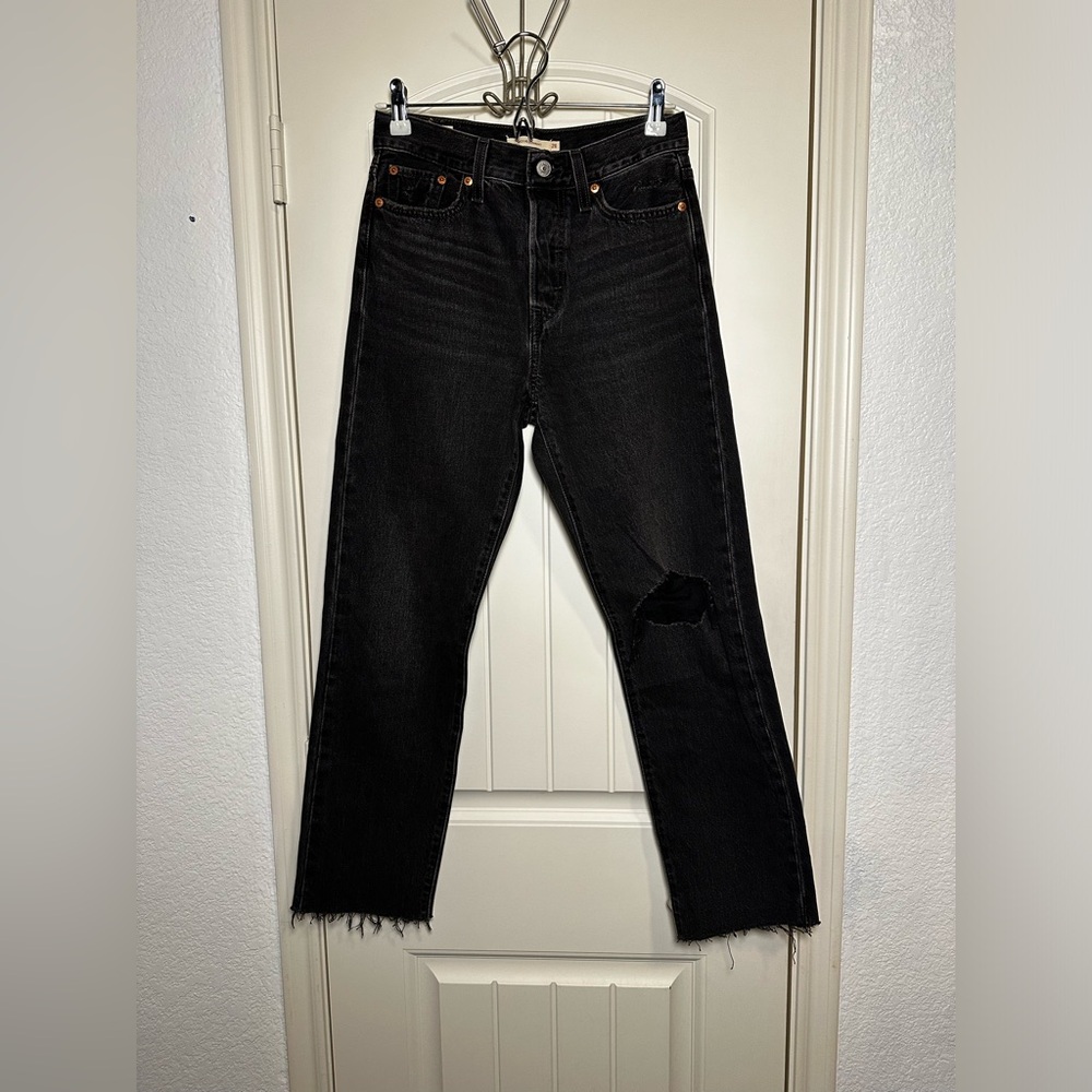 Levi's Women’s Wedgie Straight Black Distressed Raw Hem Jeans size 26